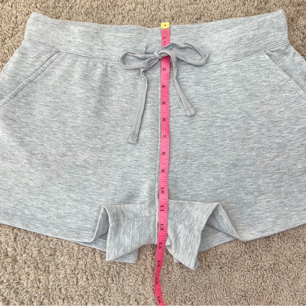 Quince Women’s SuperSoft Fleece Lounge Shorts in Heather Gray Size Medium - Picture 14 of 16